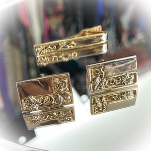 💕Beautiful Vintage Gold Tone Grape vine leafed Cufflinks & Tie Clip Set💕
